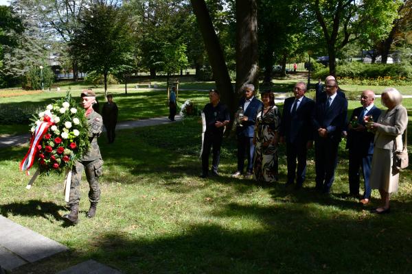 Pamięć premiera Mikołajczyka uczczona w Poznaniu- kliknij aby powiększyć