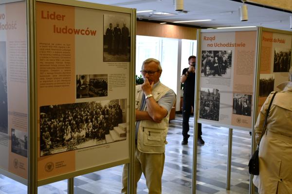 Pamięć premiera Mikołajczyka uczczona w Poznaniu- kliknij aby powiększyć
