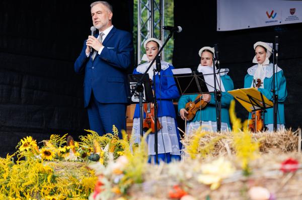 W sobotę 30 sierpnia w Grzybnie w gminie Brodnica odbyło się Święto Plonów powiatu śremskiego- kliknij aby powiększyć