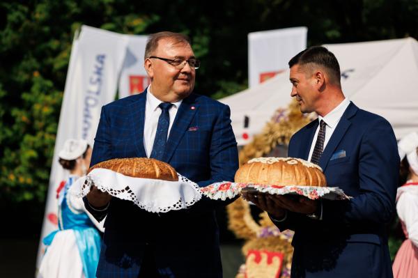 W sobotę 30 sierpnia w Grzybnie w gminie Brodnica odbyło się Święto Plonów powiatu śremskiego- kliknij aby powiększyć