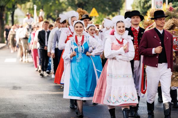 W sobotę 30 sierpnia w Grzybnie w gminie Brodnica odbyło się Święto Plonów powiatu śremskiego- kliknij aby powiększyć