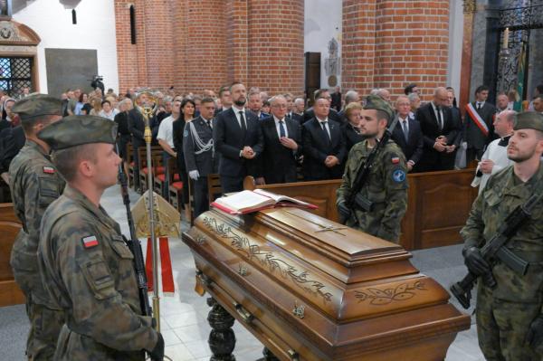 Prymas Kowalczyk spoczął w gnieźnieńskiej katedrze- kliknij aby powiększyć