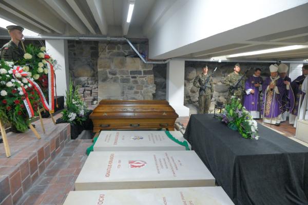 Prymas Kowalczyk spoczął w gnieźnieńskiej katedrze- kliknij aby powiększyć