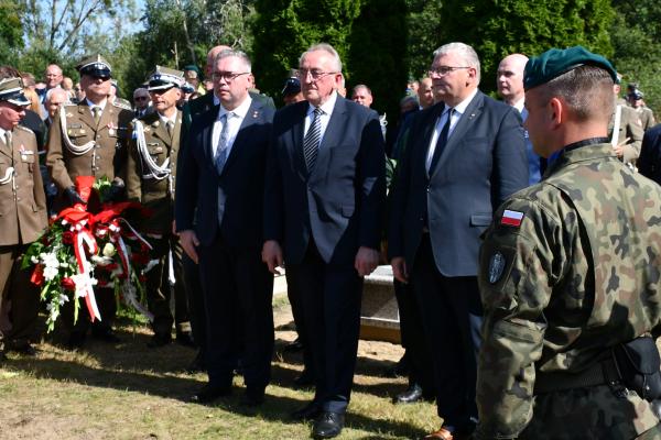 W Śmiłowie uczczono pierwszych poległych w II wojnie światowej
- kliknij aby powiększyć