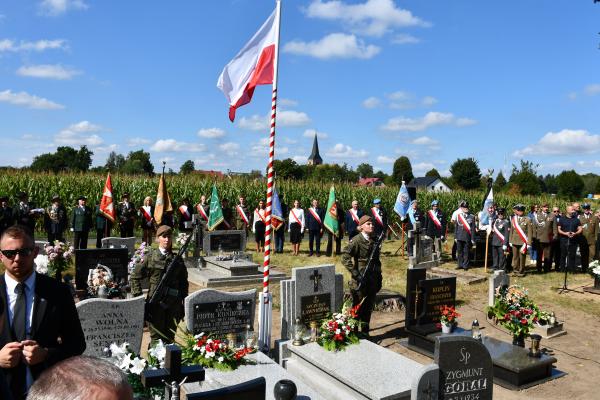 W Śmiłowie uczczono pierwszych poległych w II wojnie światowej
- kliknij aby powiększyć