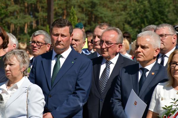 W Śmiłowie uczczono pierwszych poległych w II wojnie światowej
- kliknij aby powiększyć