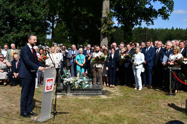 W Śmiłowie uczczono pierwszych poległych w II wojnie światowej
- kliknij aby powiększyć