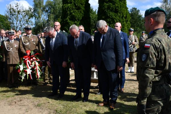 W Śmiłowie uczczono pierwszych poległych w II wojnie światowej
- kliknij aby powiększyć