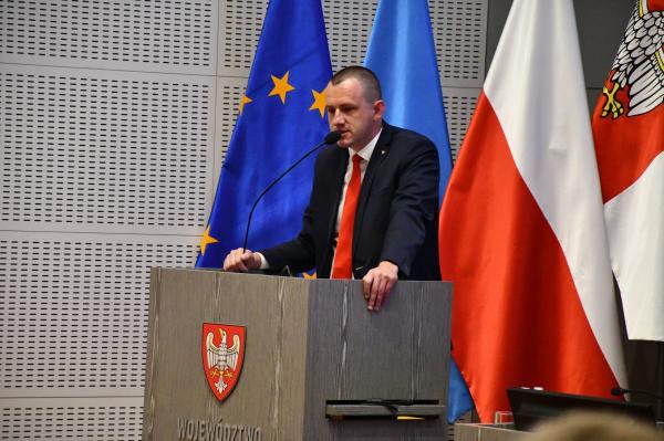 Nadzwyczajna sesja zwołana we wtorek 2 września dotyczyła aktualnej sytuacji w wojewódzkich placówkach służby zdrowia - kliknij aby powiększyć