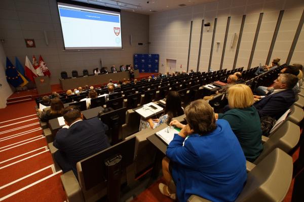 Nadzwyczajna sesja zwołana we wtorek 2 września dotyczyła aktualnej sytuacji w wojewódzkich placówkach służby zdrowia - kliknij aby powiększyć