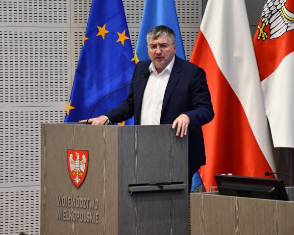 Nadzwyczajna sesja zwołana we wtorek 2 września dotyczyła aktualnej sytuacji w wojewódzkich placówkach służby zdrowia - kliknij aby powiększyć