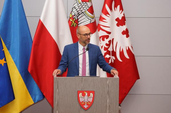 Nadzwyczajna sesja zwołana we wtorek 2 września dotyczyła aktualnej sytuacji w wojewódzkich placówkach służby zdrowia - kliknij aby powiększyć