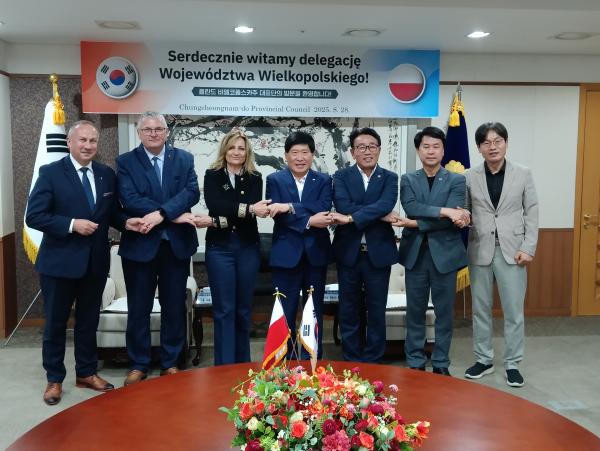 Wizyta delegacji Województwa Wielkopolskiego w Regionie Chungcheongnam-do- kliknij aby powiększyć