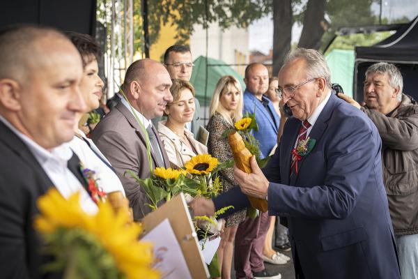 Dożynki Powiatowo-Gminno-Parafialne w Rzgowie odbyły się 13 września.- kliknij aby powiększyć