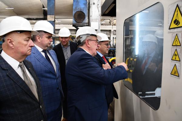 Wicemarszałek Jankowiak wizytował naprawę wielkopolskich pociągów- kliknij aby powiększyć