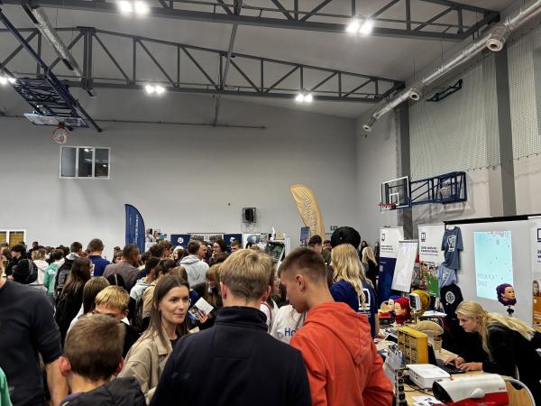 
Sala Powiatowego Centrum Sportu w Nowym Tomyślu, gospodarza Nocy Zawodowców w Nowym Tomyślu- kliknij aby powiększyć