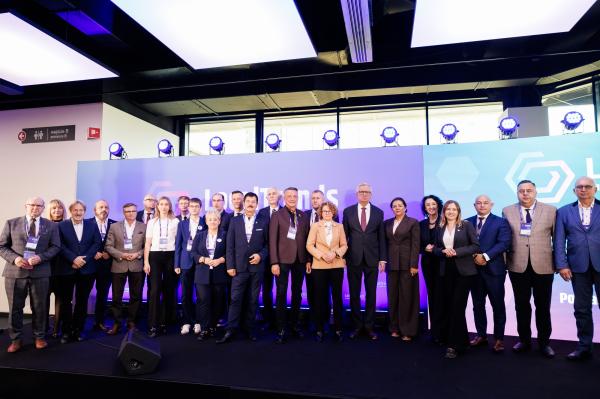 Local Trends - Europejskie Forum Samorządowe- kliknij aby powiększyć