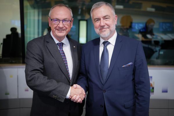 Przewodniczący czeskiej delegacji R. Linek i przewodniczący polskiej delegacji M. Woźniak, autor Prague House- kliknij aby powiększyć