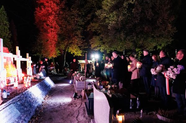 Finał tegorocznej akcji Zapal Znicz Pamięci odbył się w niedzielę 19 października w Książu Wielkopolskim- kliknij aby powiększyć