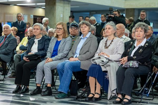 Otwarcie wystawy biograficznej poświęconej śp. mjr. Zenonowi Wechmannowi w Wielkopolskim Urzędzie Wojewódzkim - kliknij aby powiększyć