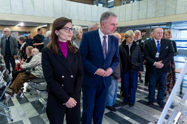 Otwarcie wystawy biograficznej poświęconej śp. mjr. Zenonowi Wechmannowi w Wielkopolskim Urzędzie Wojewódzkim - kliknij aby powiększyć
