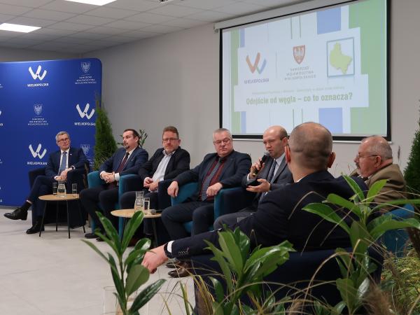 Zdjęcie przedstawia uczestników konferencji Wielkopolskie Rozmowy o Klimacie - kliknij aby powiększyć