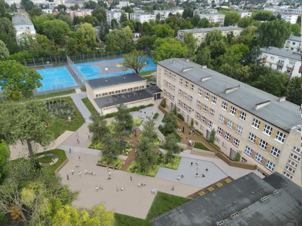 Poznań -  zagospodarowanie przestrzeni przy SP 80- kliknij aby powiększyć