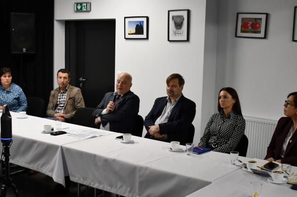 W spotkaniu wzięli udział Wojciech Jankowiak, Wicemarszałek Województwa Wielkopolskiego i Dariusz Kurzawa, Wicemarszałek Województwa Kujawsko-Pomorskiego- kliknij aby powiększyć