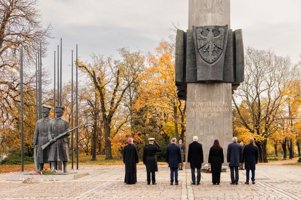 Złożenie kwiatów na grobach zasłużonych Wielkopolan- kliknij aby powiększyć