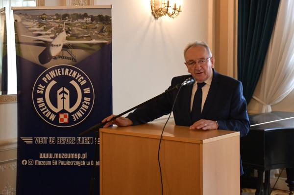 Seniorzy lotnictwa zasłużeni dla Wielkopolski- kliknij aby powiększyć