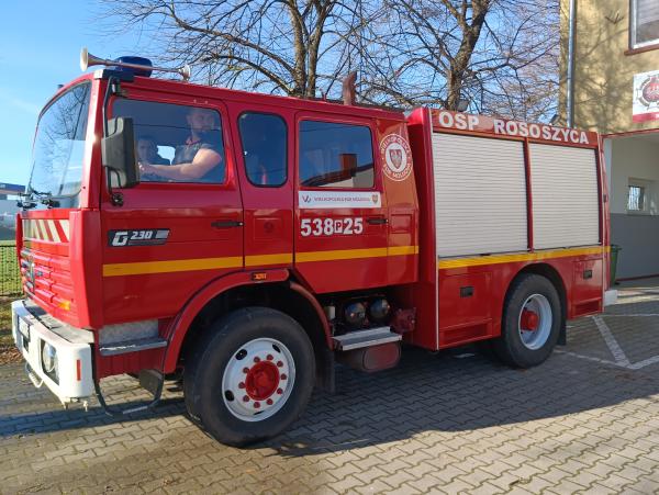 Samochód pożarniczy z gminy Sieroszewice przekazany do Mołdawii- kliknij aby powiększyć