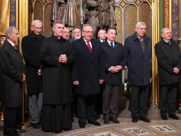 Wicemarszałek Jankowiak przy grobach pierwszych Piastów- kliknij aby powiększyć