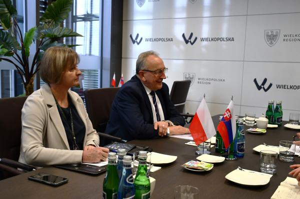 Ambasador Republiki Słowackiej w Polsce J.E. Andrea Elscheková Matisová spotkała się z Wojciechem Jankowiakiem, Wicemarszałkiem Województwa Wielkopolskiego.- kliknij aby powiększyć