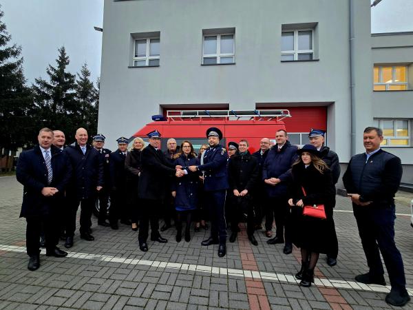 Na terenie Gminy Miłosław w remizie OSP Czeszewo nastąpiło przekazanie specjalnego samochodu pożarniczego na rzecz Gminy Sireti w Republice Mołdawii.- kliknij aby powiększyć