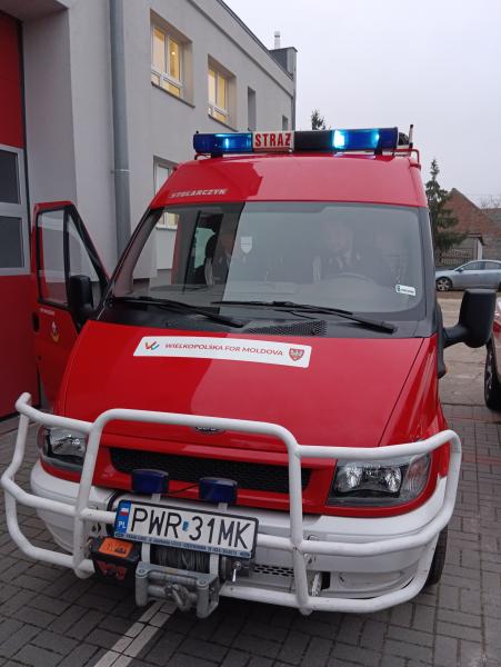 Na terenie Gminy Miłosław w remizie OSP Czeszewo nastąpiło przekazanie specjalnego samochodu pożarniczego na rzecz Gminy Sireti w Republice Mołdawii.- kliknij aby powiększyć