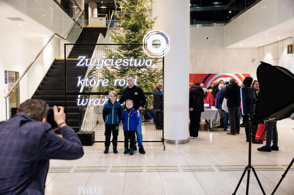 Kilka tysięcy powstańczych flag do rozdania w 107. rocznicę wybuchu Powstania Wielkopolskiego- kliknij aby powiększyć
