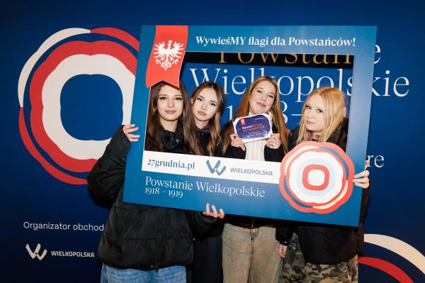 Kilka tysięcy powstańczych flag do rozdania w 107. rocznicę wybuchu Powstania Wielkopolskiego- kliknij aby powiększyć