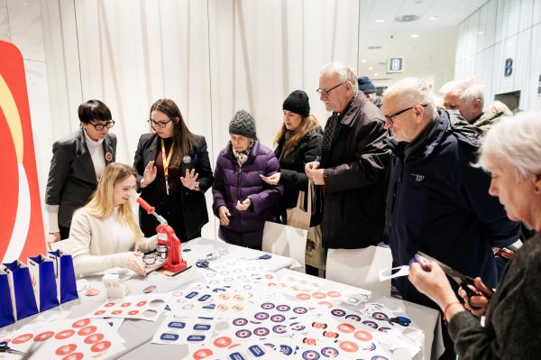 Kilka tysięcy powstańczych flag do rozdania w 107. rocznicę wybuchu Powstania Wielkopolskiego- kliknij aby powiększyć