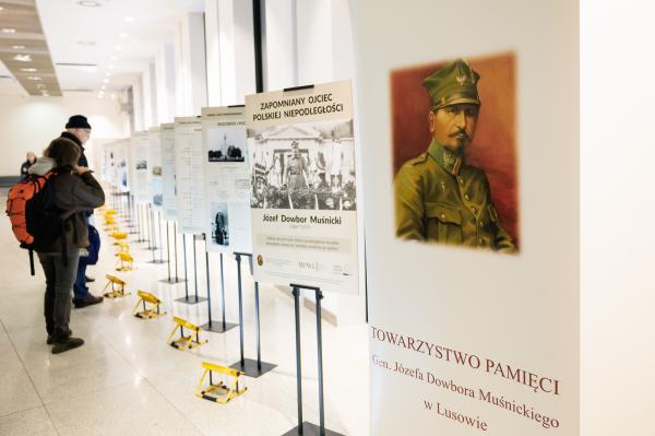 Kilka tysięcy powstańczych flag do rozdania w 107. rocznicę wybuchu Powstania Wielkopolskiego- kliknij aby powiększyć