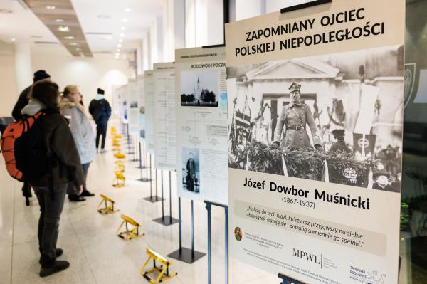 Kilka tysięcy powstańczych flag do rozdania w 107. rocznicę wybuchu Powstania Wielkopolskiego- kliknij aby powiększyć