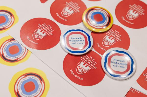 Kilka tysięcy powstańczych flag do rozdania w 107. rocznicę wybuchu Powstania Wielkopolskiego- kliknij aby powiększyć