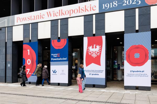 Kilka tysięcy powstańczych flag do rozdania w 107. rocznicę wybuchu Powstania Wielkopolskiego- kliknij aby powiększyć