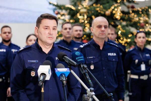 Prezentacja policyjnych radiowozów pościgowych- kliknij aby powiększyć