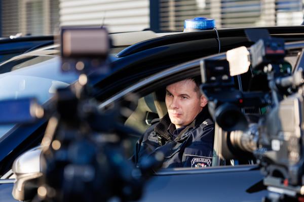 Prezentacja policyjnych radiowozów pościgowych- kliknij aby powiększyć