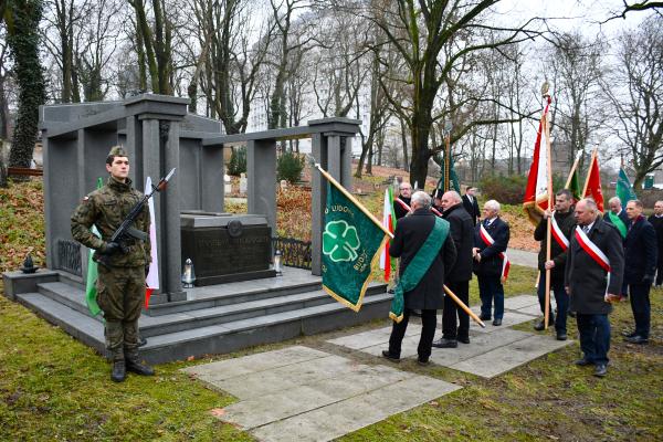 Premier Mikołajczyk spoczywa w Poznaniu od 25 lat- kliknij aby powiększyć