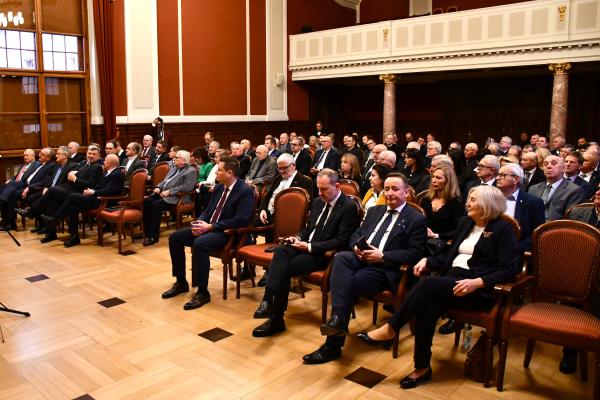 Premier Mikołajczyk spoczywa w Poznaniu od 25 lat- kliknij aby powiększyć