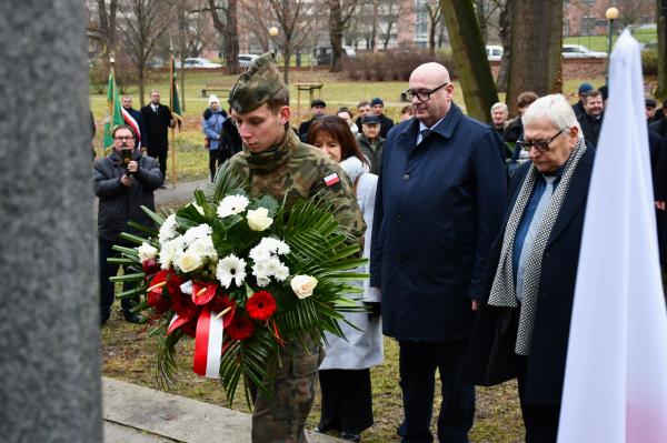 Premier Mikołajczyk spoczywa w Poznaniu od 25 lat- kliknij aby powiększyć