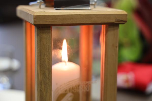 Betlejemskie Światło Pokoju dotarło do Urzędu Marszałkowskiego- kliknij aby powiększyć