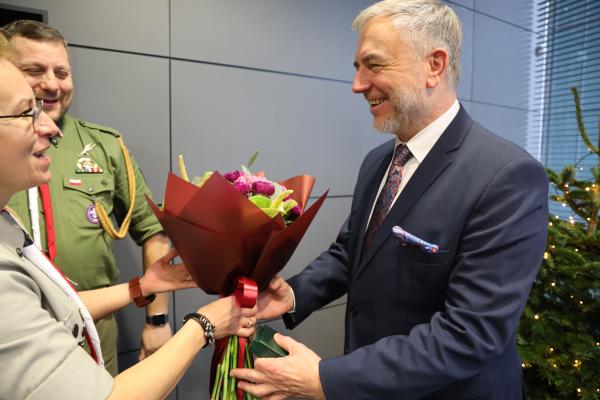 Betlejemskie Światło Pokoju dotarło do Urzędu Marszałkowskiego- kliknij aby powiększyć