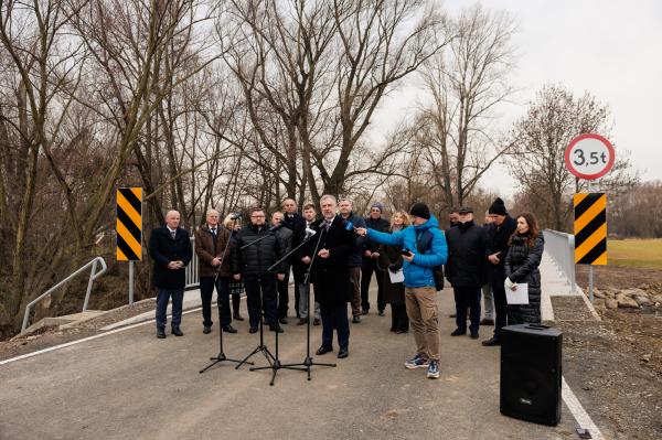 Most w Boboluszkach został odbudowany przy wsparciu Samorządu Województwa Wielkopolskiego- kliknij aby powiększyć